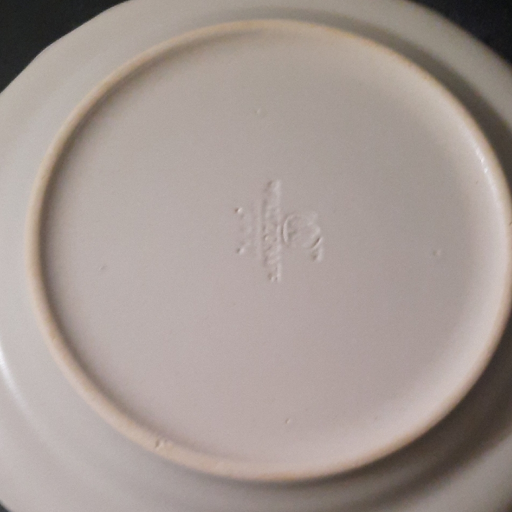 Set of 2 Pfaltzgraff White Dinner Plate with Holly and Red Berry Accents - Picture 4 of 13